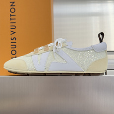 顶级版本:女款LV路易威登 L家 驴牌 最新Sneakerina系列 情侣款 玛丽珍 格利特 芭蕾运动鞋 顶级版本:女款LV路易威登 L家 驴牌 最新Sneakerina系列 情侣款 玛丽珍 格利特 芭蕾运动鞋