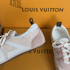 顶级版本:女款LV路易威登 L家 驴牌 最新Sneakerina系列 情侣款 玛丽珍 格利特 芭蕾运动鞋 顶级版本:女款LV路易威登 L家 驴牌 最新Sneakerina系列 情侣款 玛丽珍 格利特 芭蕾运动鞋