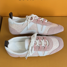 顶级版本:女款LV路易威登 L家 驴牌 最新Sneakerina系列 情侣款 玛丽珍 格利特 芭蕾运动鞋 顶级版本:女款LV路易威登 L家 驴牌 最新Sneakerina系列 情侣款 玛丽珍 格利特 芭蕾运动鞋