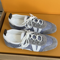 顶级版本:女款LV路易威登 L家 驴牌 最新Sneakerina系列 情侣款 玛丽珍 格利特 芭蕾运动鞋 顶级版本:女款LV路易威登 L家 驴牌 最新Sneakerina系列 情侣款 玛丽珍 格利特 芭蕾运动鞋