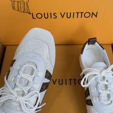 顶级版本:女款LV路易威登 L家 驴牌 最新Sneakerina系列 情侣款 玛丽珍 格利特 芭蕾运动鞋 顶级版本:女款LV路易威登 L家 驴牌 最新Sneakerina系列 情侣款 玛丽珍 格利特 芭蕾运动鞋