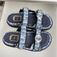 顶级版本:女款Dior迪奥 MyDior系列 魔术贴 厚底 凉鞋 拖鞋这款 MyDior 凉鞋由乔纳森• 顶级版本:女款Dior迪奥 MyDior系列 魔术贴 厚底 凉鞋 拖鞋这款 MyDior 凉鞋由乔纳森•