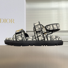顶级版本:女款Dior迪奥 MyDior系列 魔术贴 厚底 凉鞋 拖鞋这款 MyDior 凉鞋由乔纳森• 顶级版本:女款Dior迪奥 MyDior系列 魔术贴 厚底 凉鞋 拖鞋这款 MyDior 凉鞋由乔纳森•