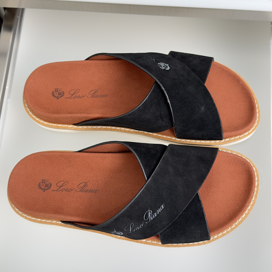 顶级版本：男款Loro Piana 诺悠翩雅LP 最新 休闲 厚底 一字拖 交叉 凉鞋 拖鞋便鞋采用交叉