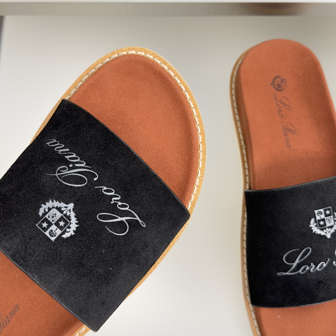 顶级版本:男款Loro Piana 诺悠翩雅LP 最新 休闲 厚底 一字拖 交叉 凉鞋 拖鞋便鞋采用交叉 顶级版本:男款Loro Piana 诺悠翩雅LP 最新 休闲 厚底 一字拖 交叉 凉鞋 拖鞋便鞋采用交叉