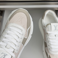 顶级版本:男款LV 路易威登 驴牌L家 经典Run Away系列 休闲 运动鞋 老爹鞋原版购入开发 做货 顶级版本:男款LV 路易威登 驴牌L家 经典Run Away系列 休闲 运动鞋 老爹鞋原版购入开发 做货