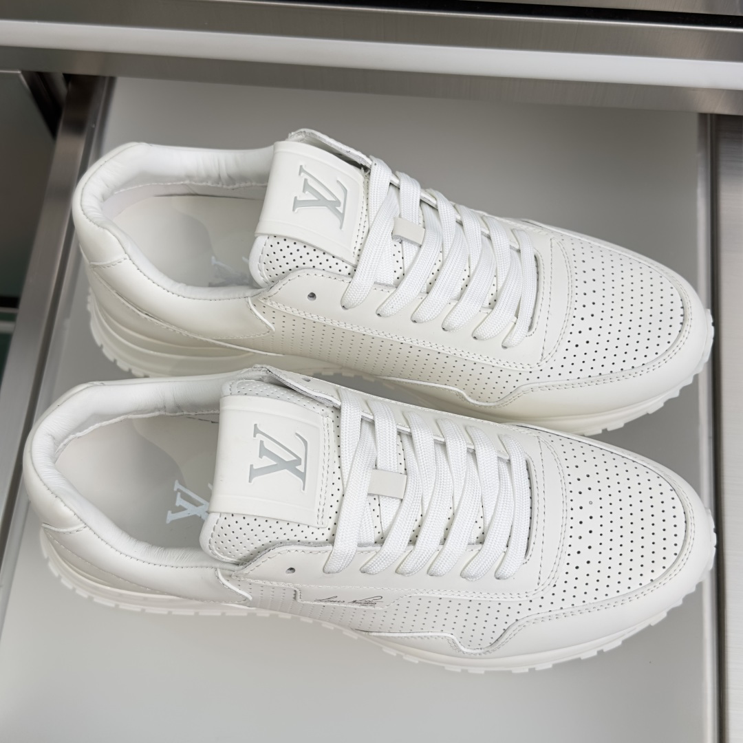 顶级版本:男款LV 路易威登 驴牌L家 经典Run Away系列 休闲 运动鞋 老爹鞋原版购入开发 做货 顶级版本:男款LV 路易威登 驴牌L家 经典Run Away系列 休闲 运动鞋 老爹鞋原版购入开发 做货