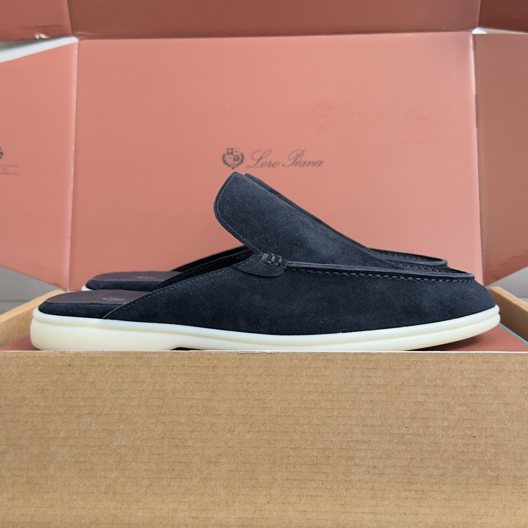 NO:904521,The top version of men's Loro Piana Summer Walk series LP old money style casual flat loafers. This loafer uses a water-repellent treated suede upper with a rubber sole. It is a classic. The complex craftsmanship and meticulous structure make the shoes light and soft, allowing you to walk comfortably and freely. It is very suitable for wearing at the beach or going out to sea in summer. The delivery counter is beautifully packaged. The fabric is original custom-made first-layer suede.  The inner lining is customized with soft sheepskin. The outsole is made of original molded non-slip rubber. The sole is thick 3CM. Size men's size 39-47 (customized 46 47), loafers half slippers, loro piana, loro piana, loafers, sheepskin, chamois leather19860909顶级版本男款 Loro Piana 诺悠翩雅 Summer Walk系列 LP 老钱风 休闲 平底 乐福鞋 这款乐福鞋采用经过防泼水处理的绒面革鞋面,搭配橡胶鞋底,为经典之作.繁复的匠艺工序、精心考究的结构,令鞋款轻盈而柔软,让您行走舒适自如.非常适合夏季在海边或出海时穿着 配送专柜精美包装 面料原版定制头层麂皮 内里定制柔软羊皮里 大底原版开模防滑橡胶材质 底厚3CM Size男款39-47(定制46 47),乐福鞋半拖,loro piana,loro piana,loafers,sheepskin,chamois leather,Women's Shoes
