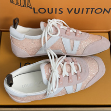 顶级版本:女款LV路易威登 L家 驴牌 最新Sneakerina系列 情侣款 玛丽珍 格利特 芭蕾运动鞋 顶级版本:女款LV路易威登 L家 驴牌 最新Sneakerina系列 情侣款 玛丽珍 格利特 芭蕾运动鞋