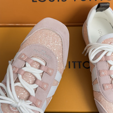 顶级版本:女款LV路易威登 L家 驴牌 最新Sneakerina系列 情侣款 玛丽珍 格利特 芭蕾运动鞋 顶级版本:女款LV路易威登 L家 驴牌 最新Sneakerina系列 情侣款 玛丽珍 格利特 芭蕾运动鞋