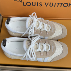 顶级版本:女款LV路易威登 L家 驴牌 最新Sneakerina系列 情侣款 玛丽珍 格利特 芭蕾运动鞋 顶级版本:女款LV路易威登 L家 驴牌 最新Sneakerina系列 情侣款 玛丽珍 格利特 芭蕾运动鞋