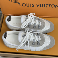 顶级版本:女款LV路易威登 L家 驴牌 最新Sneakerina系列 情侣款 玛丽珍 格利特 芭蕾运动鞋 顶级版本:女款LV路易威登 L家 驴牌 最新Sneakerina系列 情侣款 玛丽珍 格利特 芭蕾运动鞋