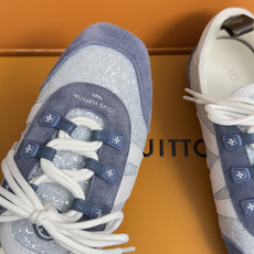 顶级版本:女款LV路易威登 L家 驴牌 最新Sneakerina系列 情侣款 玛丽珍 格利特 芭蕾运动鞋 顶级版本:女款LV路易威登 L家 驴牌 最新Sneakerina系列 情侣款 玛丽珍 格利特 芭蕾运动鞋