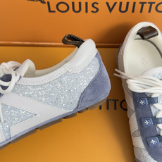 顶级版本:女款LV路易威登 L家 驴牌 最新Sneakerina系列 情侣款 玛丽珍 格利特 芭蕾运动鞋 顶级版本:女款LV路易威登 L家 驴牌 最新Sneakerina系列 情侣款 玛丽珍 格利特 芭蕾运动鞋