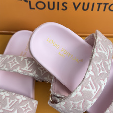 顶级版本:女款LV 路易威登L家 驴牌 Isola Comfort系列 厚底 凉拖鞋本款 LV Iso 顶级版本:女款LV 路易威登L家 驴牌 Isola Comfort系列 厚底 凉拖鞋本款 LV Iso