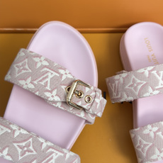 顶级版本:女款LV 路易威登L家 驴牌 Isola Comfort系列 厚底 凉拖鞋本款 LV Iso 顶级版本:女款LV 路易威登L家 驴牌 Isola Comfort系列 厚底 凉拖鞋本款 LV Iso
