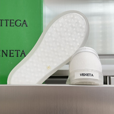 顶级版本:女款Bottega Veneta 葆蝶家BV最新款Serena系列 极简风 帆布鞋 小白鞋 厚 顶级版本:女款Bottega Veneta 葆蝶家BV最新款Serena系列 极简风 帆布鞋 小白鞋 厚