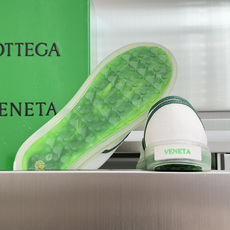顶级版本:女款Bottega Veneta 葆蝶家BV最新款Serena系列 极简风 帆布鞋 小白鞋 厚 顶级版本:女款Bottega Veneta 葆蝶家BV最新款Serena系列 极简风 帆布鞋 小白鞋 厚