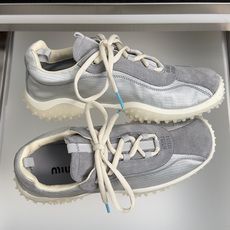 顶级版本:女款MiuMiu 缪缪2026FW最新 泡泡底 休闲 运动鞋科技尼龙拼接绒面革材质,触感细腻, 顶级版本:女款MiuMiu 缪缪2026FW最新 泡泡底 休闲 运动鞋科技尼龙拼接绒面革材质,触感细腻,