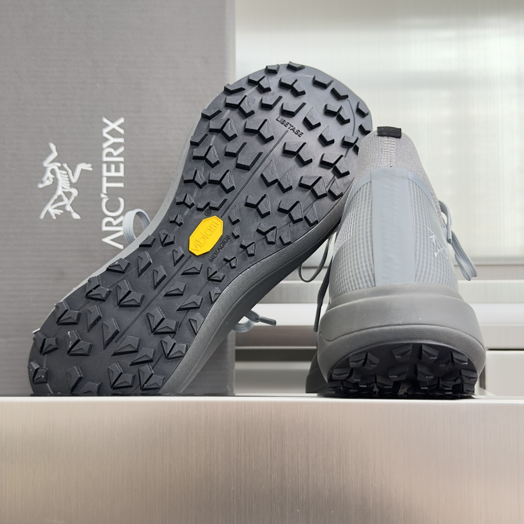 顶级版本：男款 ARC'TERYX 始祖鸟 SYLAN新款竞速山地跑鞋 户外 休闲 运动鞋 多功能防水越野鞋，透气运动鞋
