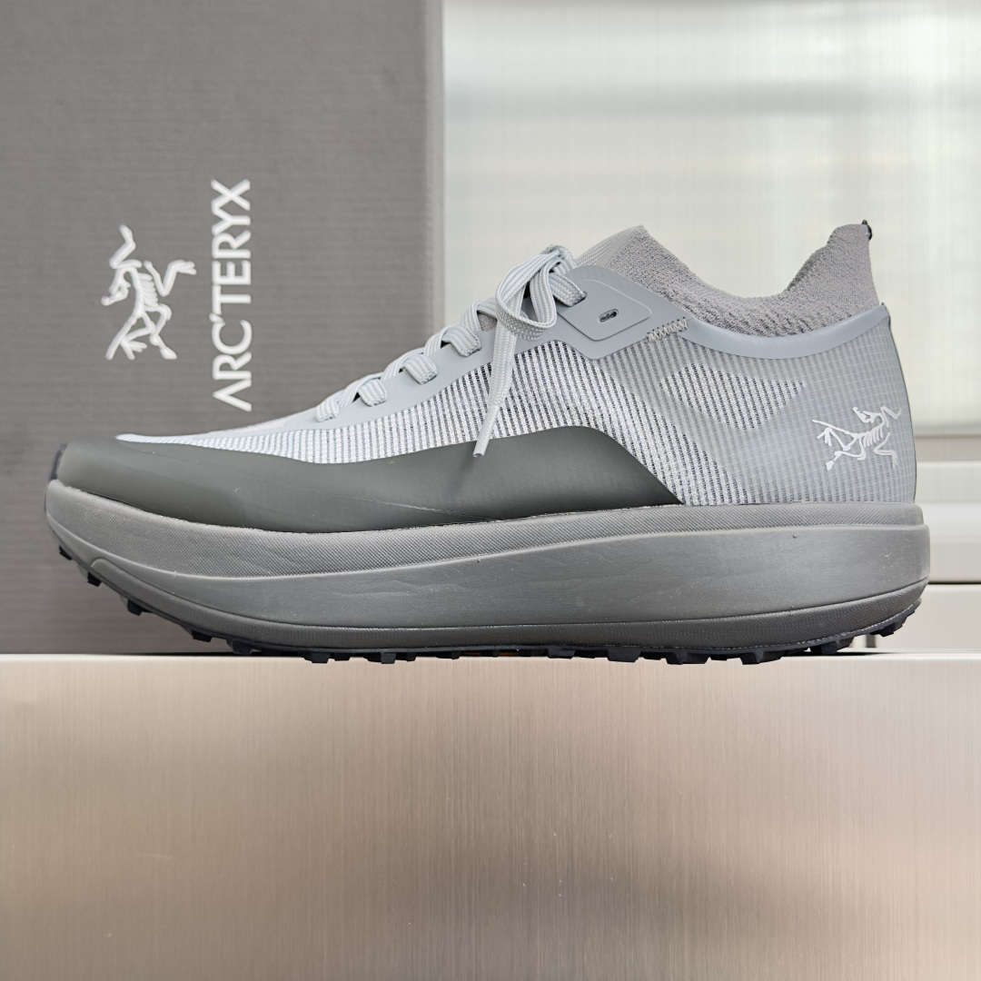 顶级版本：男款 ARC'TERYX 始祖鸟 SYLAN新款竞速山地跑鞋 户外 休闲 运动鞋 多功能防水越野鞋，透气运动鞋