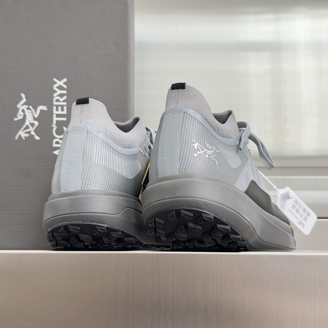 顶级版本：男款 ARC'TERYX 始祖鸟 SYLAN新款竞速山地跑鞋 户外 休闲 运动鞋 多功能防水越野鞋，透气运动鞋