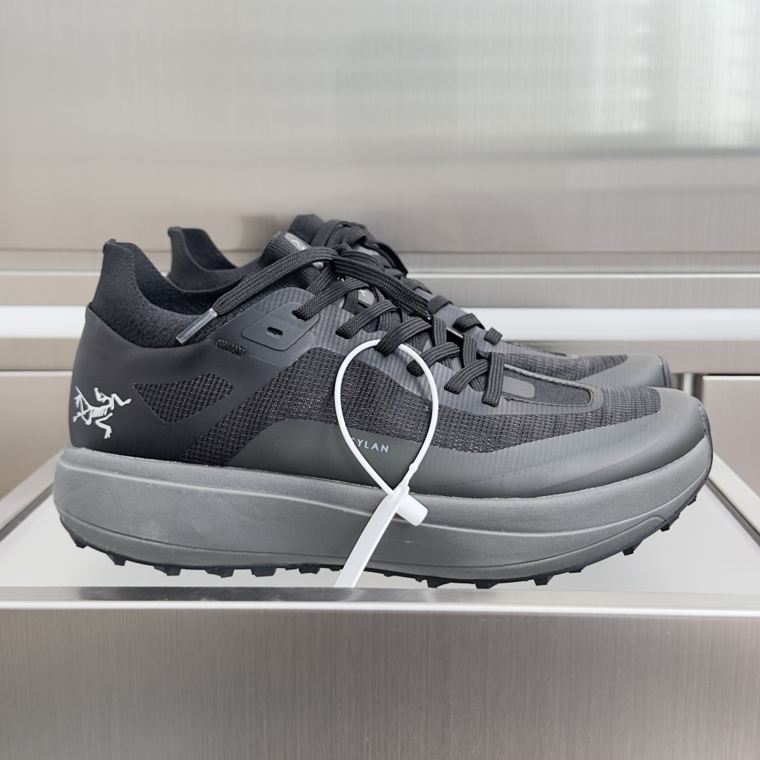 顶级版本：男款 ARC'TERYX 始祖鸟 SYLAN新款竞速山地跑鞋 户外 休闲 运动鞋 多功能防水越野鞋，透气运动鞋