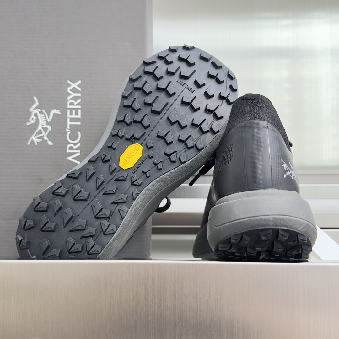 顶级版本:男款 ARC'TERYX 始祖鸟 SYLAN新款竞速山地跑鞋 户外 休闲 运动鞋 多功能防水越野鞋,透气运动鞋 顶级版本:男款 ARC'TERYX 始祖鸟 SYLAN新款竞速山地跑鞋 户外 休闲 运动鞋 多功能防水越野鞋,透气运动鞋