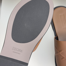 顶级版本:男款 ZEGNA 杰尼亚 一字 厚底 老钱风 凉拖鞋 原版购入开发 做货 这款zegna老钱慵懒气质拿捏,男士 顶级版本:男款 ZEGNA 杰尼亚 一字 厚底 老钱风 凉拖鞋 原版购入开发 做货 这款zegna老钱慵懒气质拿捏,男士