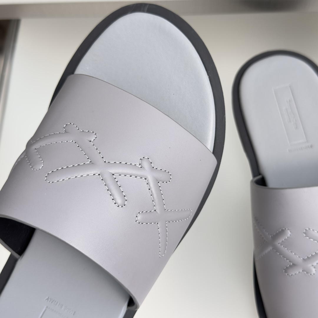 顶级版本:男款 ZEGNA 杰尼亚 一字 厚底 老钱风 凉拖鞋 原版购入开发 做货 这款zegna老钱慵懒气质拿捏,男士 顶级版本:男款 ZEGNA 杰尼亚 一字 厚底 老钱风 凉拖鞋 原版购入开发 做货 这款zegna老钱慵懒气质拿捏,男士