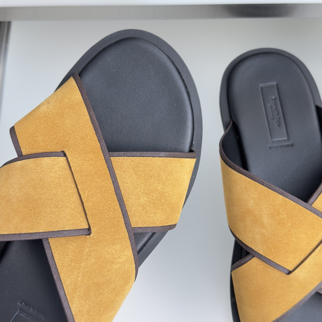 顶级版本：男款 ZEGNA 杰尼亚 一字 厚底 老钱风 凉拖鞋 原版购入开发 做货 这款zegna老钱慵懒气质拿捏，男士