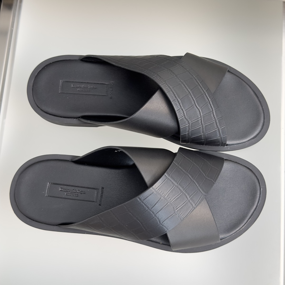 顶级版本：男款 ZEGNA 杰尼亚 一字 厚底 老钱风 凉拖鞋 原版购入开发 做货 这款zegna老钱慵懒气质拿捏，男士