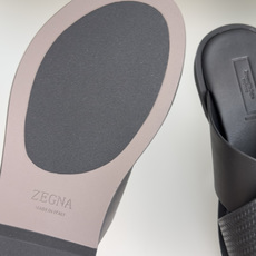 顶级版本:男款 ZEGNA 杰尼亚 一字 厚底 老钱风 凉拖鞋 原版购入开发 做货 这款zegna老钱慵懒气质拿捏,男士 顶级版本:男款 ZEGNA 杰尼亚 一字 厚底 老钱风 凉拖鞋 原版购入开发 做货 这款zegna老钱慵懒气质拿捏,男士