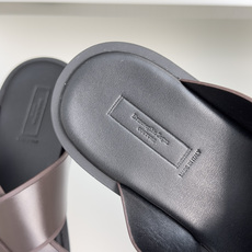 顶级版本:男款 ZEGNA 杰尼亚 一字 厚底 老钱风 凉拖鞋 原版购入开发 做货 这款zegna老钱慵懒气质拿捏,男士 顶级版本:男款 ZEGNA 杰尼亚 一字 厚底 老钱风 凉拖鞋 原版购入开发 做货 这款zegna老钱慵懒气质拿捏,男士