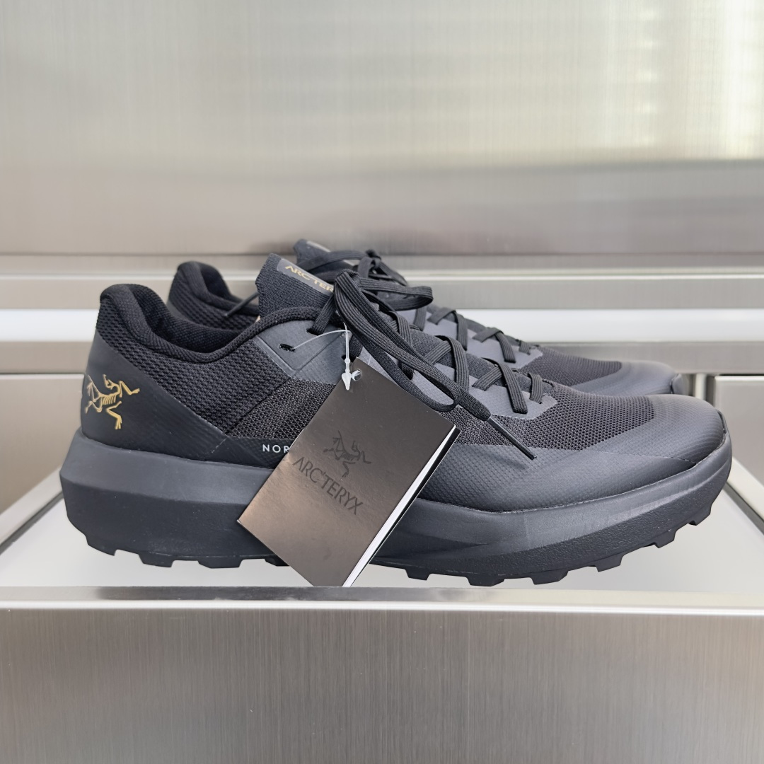 NO:922026,Top version for couples ARC'TERYX Arc'teryx Norvan LD4 new racing mountain running shoes, outdoor leisure sports shoes, multi-functional waterproof cross-country shoes, breathable sports shoes rock climbing shoes structure midsole TPU chassis support to protect the feet》3D molded rubber toe, integrated lacing system The upper is made of tear-proof mesh, TPU protective film and nubuck synthetic fabric, light, breathable, comfortable and wear-resistant, the insole is 4mm thick OrthoLite  3D molded insole. Vibran outsole is super elastic, non-slip and wear-resistant. Beautifully packaged at the delivery counter. Fabric: Original customized imported waterproof technology mesh. Lining: Original customized breathable mesh lining. Outsole: Original molded foam high-elastic material. Bottom thickness: 4.5CM. Size: Women's 36-40 / Men's 39-45, casual shoes/sports shoes arc'teryx, sneakers.19860909顶级版本情侣款 ARC'TERYX 始祖鸟 Norvan LD4新款竞速山地跑鞋 户外 休闲 运动鞋 多功能防水越野鞋,透气运动鞋攀岩旅鞋子结构中底TPU底盘支持保护双脚》3D模具制橡胶鞋头,一体化系带系统 鞋面采用防撕裂网布、TPU 保护膜和牛巴革合成面料 轻便透气 舒适耐磨,鞋垫采用4mm厚OrthoLite 3D模制鞋垫 鞋底采用Vibran大底超级高弹 防滑耐磨 配送专柜精美包装 面料: 原版定制进口防水科技网面 内里: 原版定制透气网里 大底: 原版开模发泡高弹材质 底厚: 4.5CM Size: 女款36-40 / 男款39-45,休闲鞋/运动鞋arc'teryx,sneakers,Women's Shoes