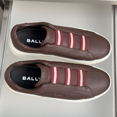 顶级版本:男款 Bally巴利 厚底 一脚蹬 休闲 小白鞋 运动鞋 经典纯白皮革鞋面,细腻柔润,自带低调高级 BALLY 顶级版本:男款 Bally巴利 厚底 一脚蹬 休闲 小白鞋 运动鞋 经典纯白皮革鞋面,细腻柔润,自带低调高级 BALLY