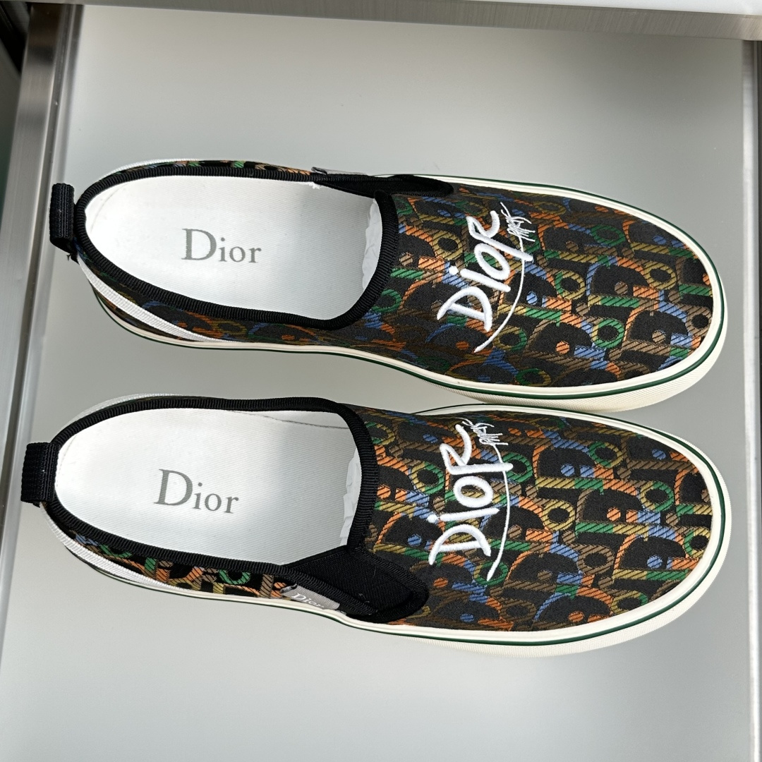 顶级版本:男款 Dior迪奥Saltwind系列 厚底 刺绣 乐福鞋 休闲 运动鞋 这款由乔纳森·安德森 (Jonath 顶级版本:男款 Dior迪奥Saltwind系列 厚底 刺绣 乐福鞋 休闲 运动鞋 这款由乔纳森·安德森 (Jonath