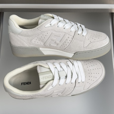 顶级版本:情侣款 Fendi芬迪match胶囊系列 情侣款 休闲 运动鞋 板鞋 FENDI Match一脚蹬运动鞋。白色 顶级版本:情侣款 Fendi芬迪match胶囊系列 情侣款 休闲 运动鞋 板鞋 FENDI Match一脚蹬运动鞋。白色