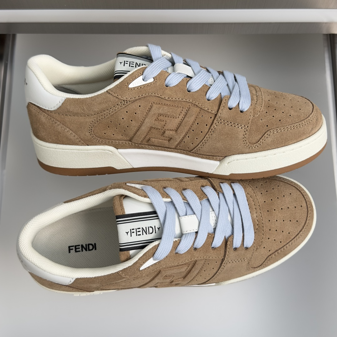 顶级版本：情侣款 Fendi芬迪match胶囊系列 情侣款 休闲 运动鞋 板鞋 FENDI Match一脚蹬运动鞋。白色
