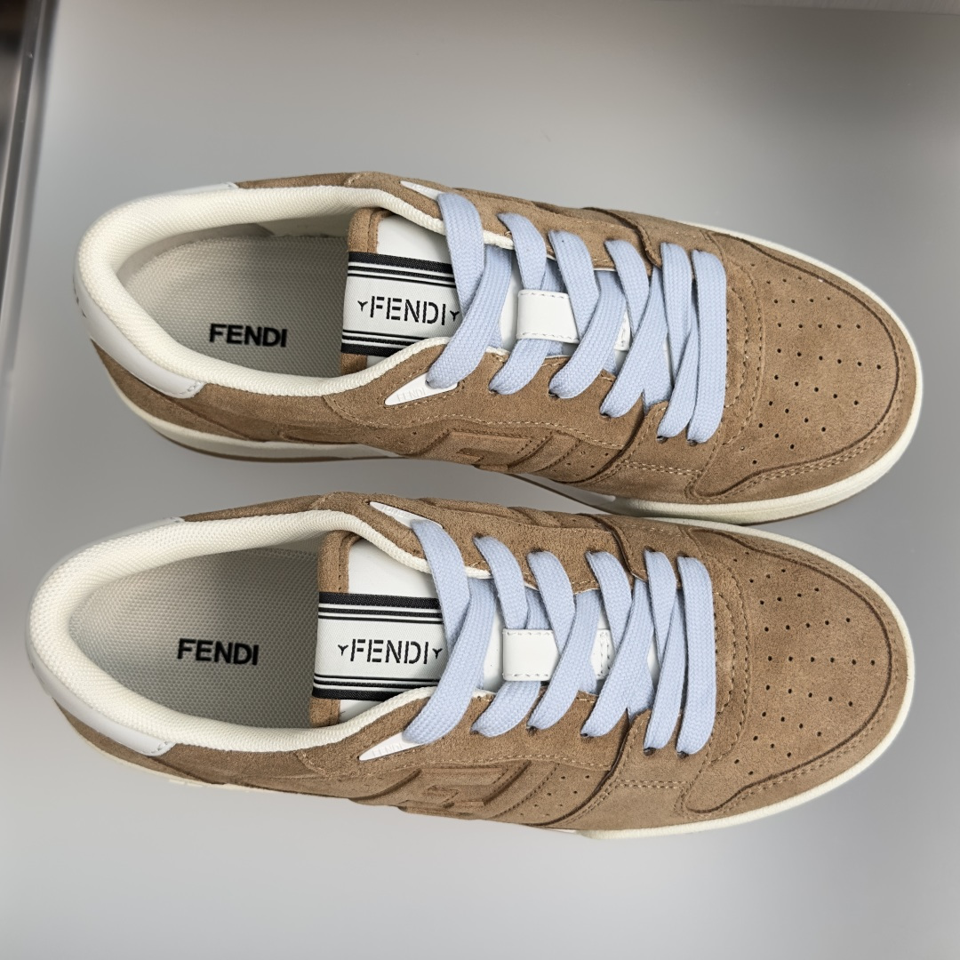 顶级版本：情侣款 Fendi芬迪match胶囊系列 情侣款 休闲 运动鞋 板鞋 FENDI Match一脚蹬运动鞋。白色