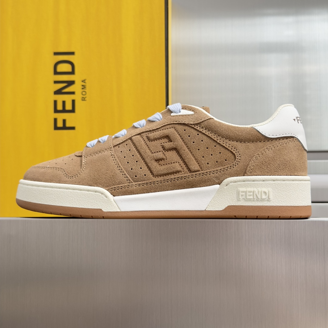 顶级版本：情侣款 Fendi芬迪match胶囊系列 情侣款 休闲 运动鞋 板鞋 FENDI Match一脚蹬运动鞋。白色