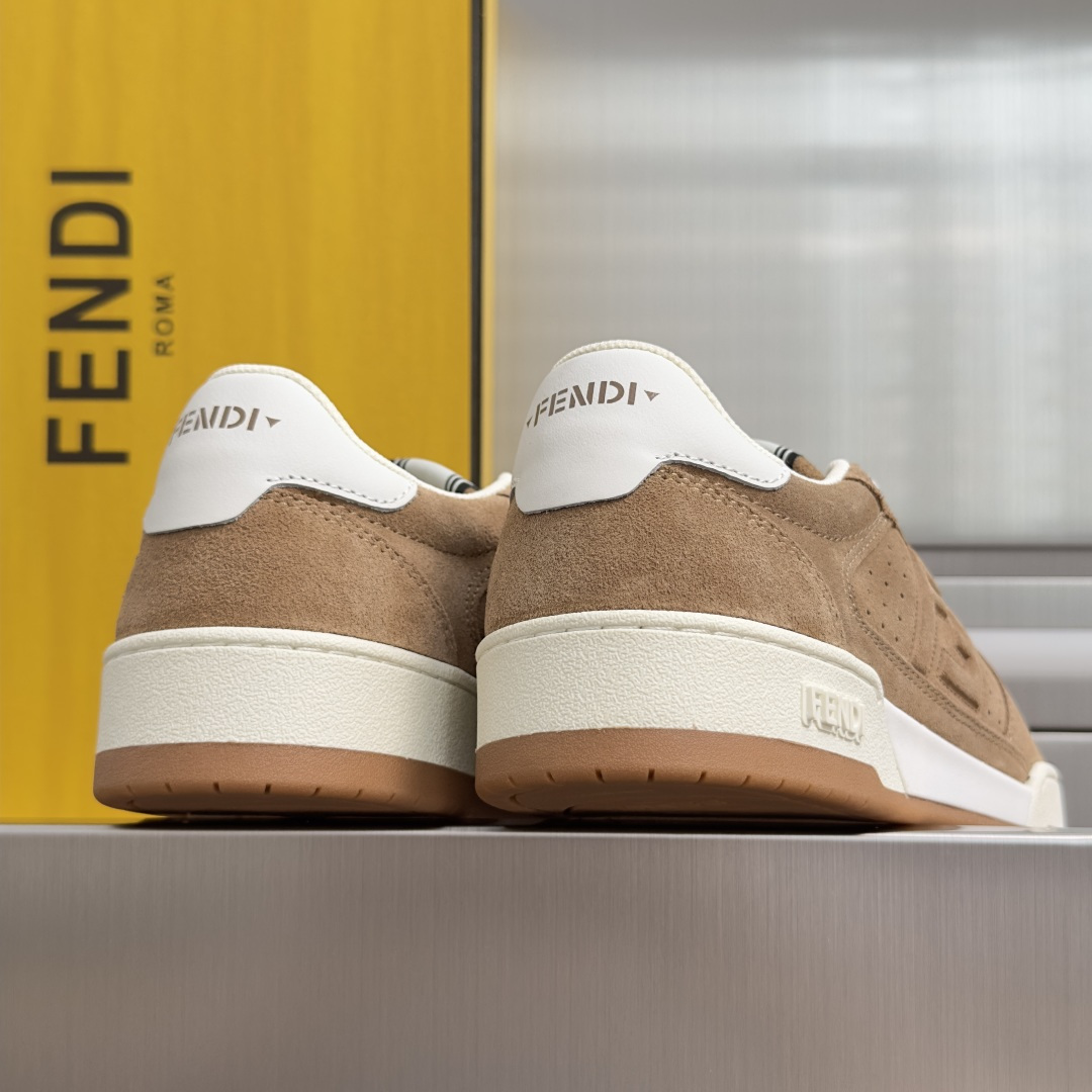 顶级版本：情侣款 Fendi芬迪match胶囊系列 情侣款 休闲 运动鞋 板鞋 FENDI Match一脚蹬运动鞋。白色
