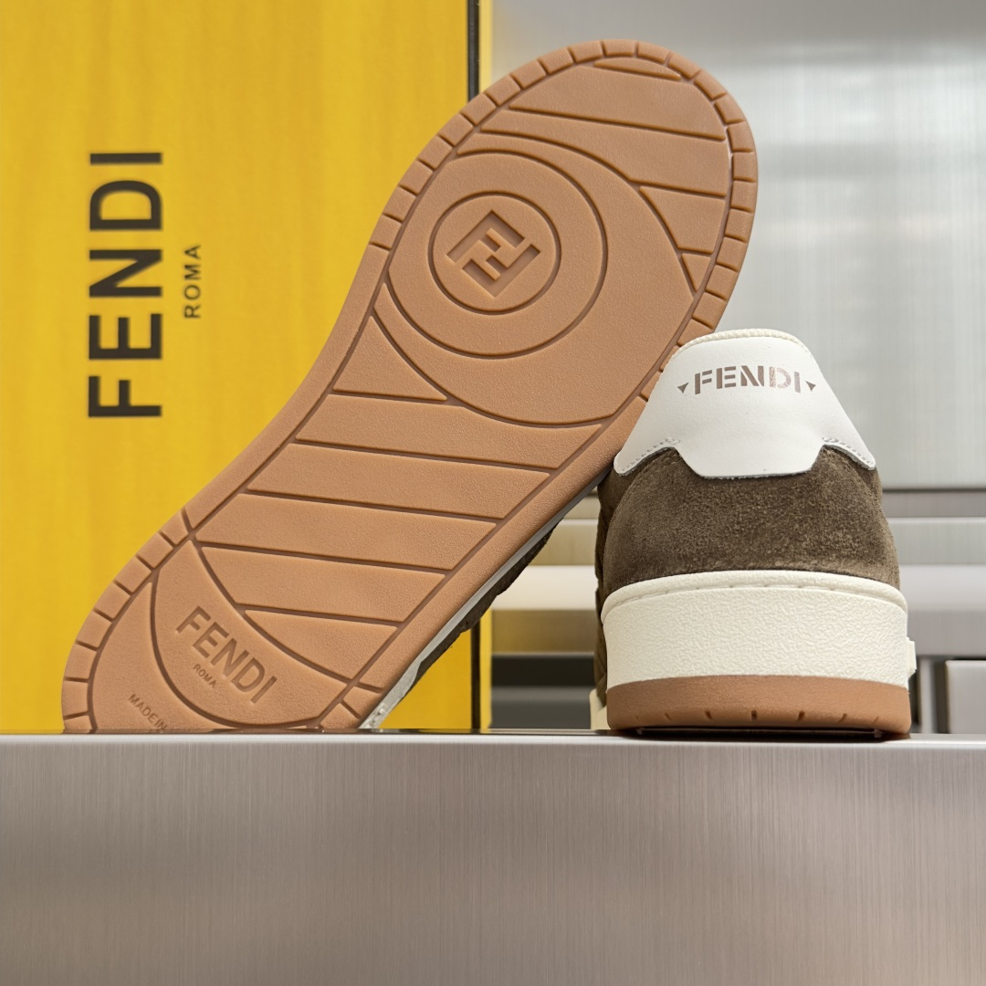 顶级版本:情侣款 Fendi芬迪match胶囊系列 情侣款 休闲 运动鞋 板鞋 FENDI Match一脚蹬运动鞋。白色 顶级版本:情侣款 Fendi芬迪match胶囊系列 情侣款 休闲 运动鞋 板鞋 FENDI Match一脚蹬运动鞋。白色