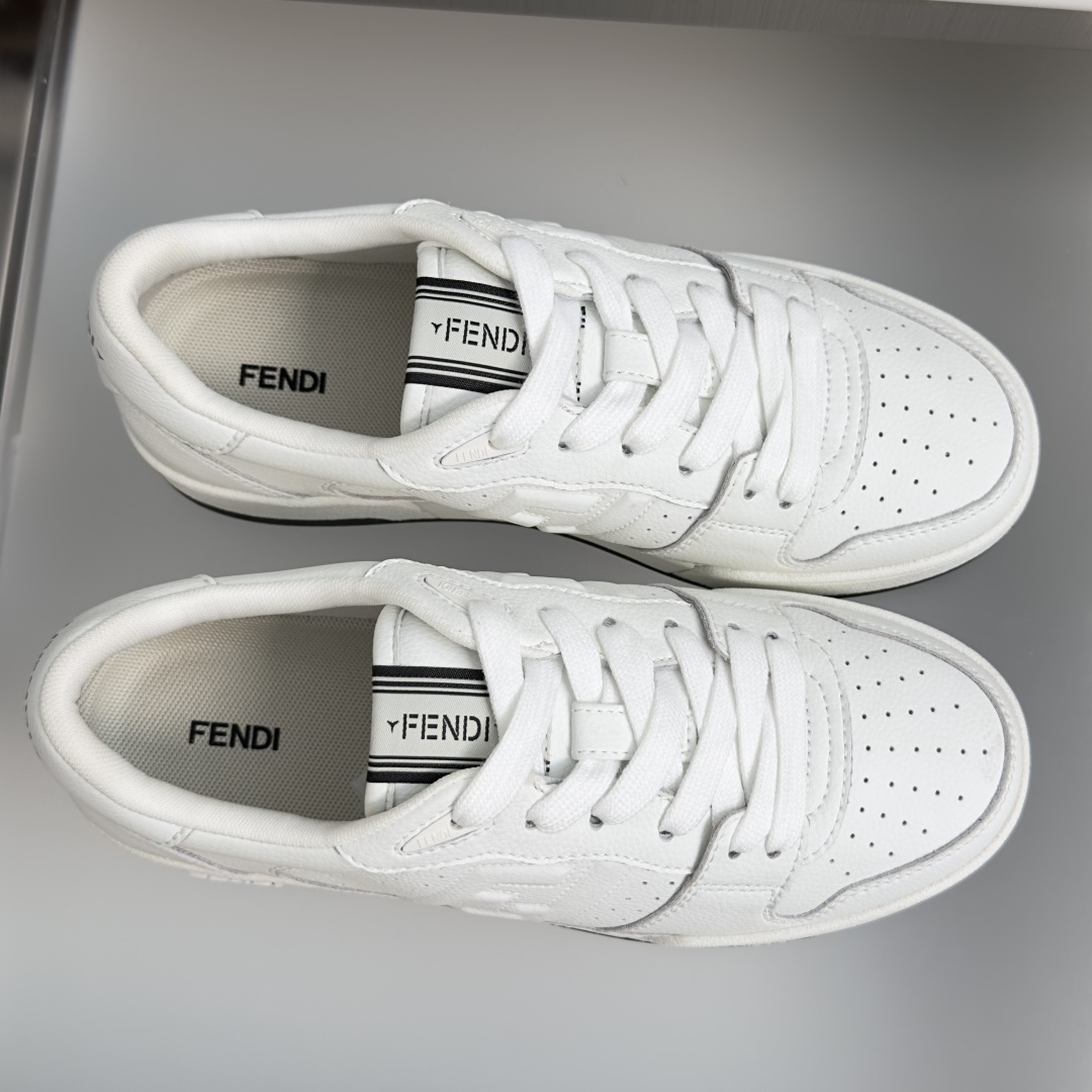 顶级版本:情侣款 Fendi芬迪match胶囊系列 情侣款 休闲 运动鞋 板鞋 FENDI Match一脚蹬运动鞋。白色 顶级版本:情侣款 Fendi芬迪match胶囊系列 情侣款 休闲 运动鞋 板鞋 FENDI Match一脚蹬运动鞋。白色
