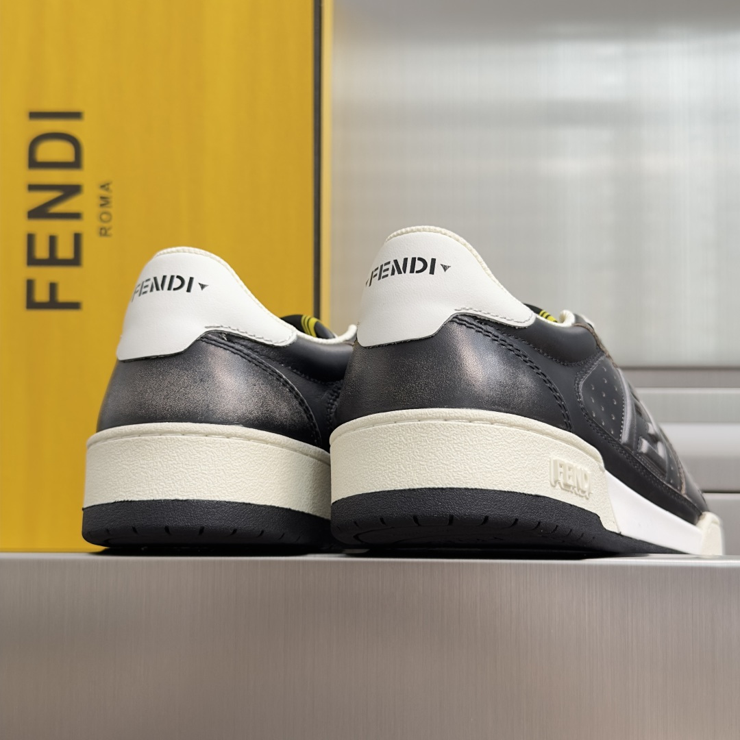 顶级版本:情侣款 Fendi芬迪match胶囊系列 情侣款 休闲 运动鞋 板鞋 FENDI Match一脚蹬运动鞋。白色 顶级版本:情侣款 Fendi芬迪match胶囊系列 情侣款 休闲 运动鞋 板鞋 FENDI Match一脚蹬运动鞋。白色