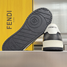 顶级版本:情侣款 Fendi芬迪match胶囊系列 情侣款 休闲 运动鞋 板鞋 FENDI Match一脚蹬运动鞋。白色 顶级版本:情侣款 Fendi芬迪match胶囊系列 情侣款 休闲 运动鞋 板鞋 FENDI Match一脚蹬运动鞋。白色