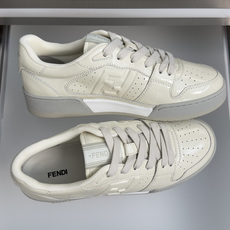 顶级版本:情侣款 Fendi芬迪match胶囊系列 情侣款 休闲 运动鞋 板鞋 FENDI Match一脚蹬运动鞋。白色 顶级版本:情侣款 Fendi芬迪match胶囊系列 情侣款 休闲 运动鞋 板鞋 FENDI Match一脚蹬运动鞋。白色