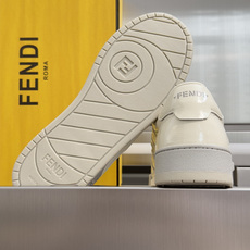 顶级版本:情侣款 Fendi芬迪match胶囊系列 情侣款 休闲 运动鞋 板鞋 FENDI Match一脚蹬运动鞋。白色 顶级版本:情侣款 Fendi芬迪match胶囊系列 情侣款 休闲 运动鞋 板鞋 FENDI Match一脚蹬运动鞋。白色