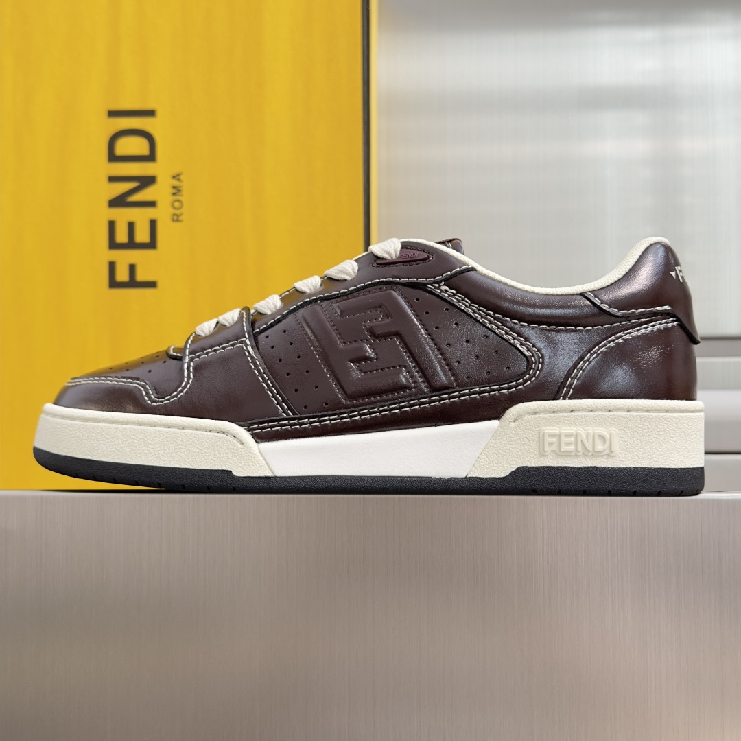 顶级版本：情侣款 Fendi芬迪match胶囊系列 情侣款 休闲 运动鞋 板鞋 FENDI Match一脚蹬运动鞋。白色