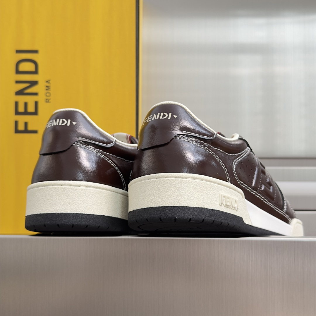 顶级版本：情侣款 Fendi芬迪match胶囊系列 情侣款 休闲 运动鞋 板鞋 FENDI Match一脚蹬运动鞋。白色